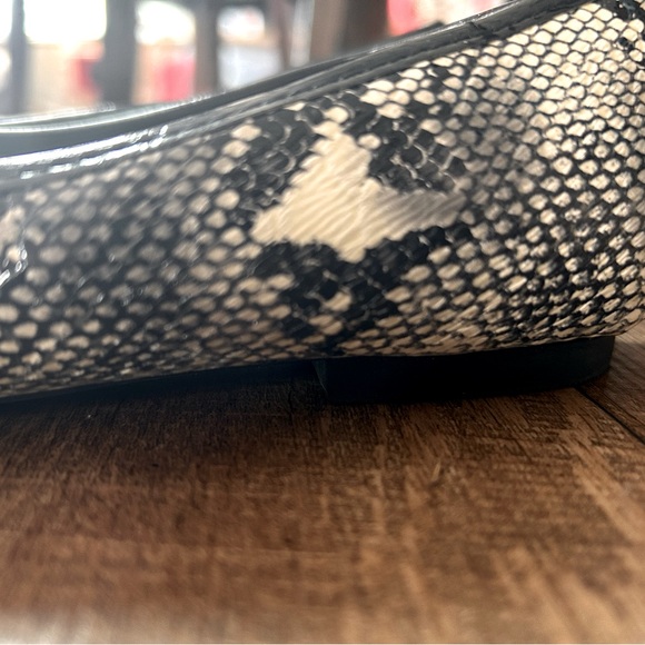 NWOT Animal Snakeskin Cushion Walk Shiny PVC Heeled Dress Shoe Slip On 7.5 Avon - Picture 3 of 4